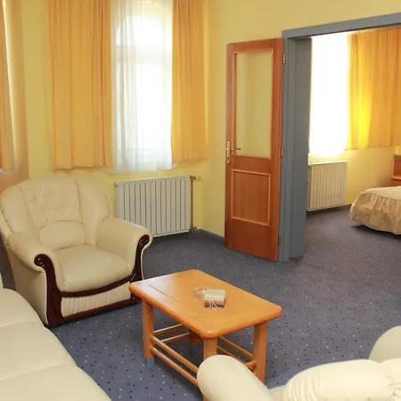 Prezident ホテル 4*